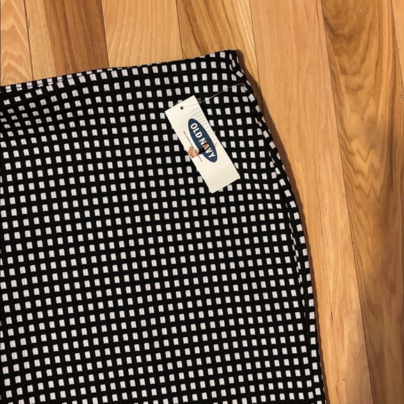 Old Navy Black and White Pencil Skirt FREE SHIPPING - Picture 2 of 6